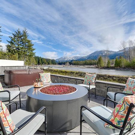 Riverfront Home With Deck, Near Mount Rainier! Packwood Esterno foto