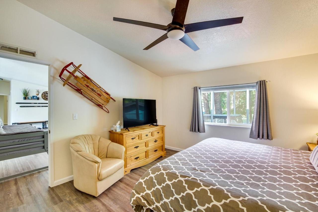 Riverfront Home With Deck, Near Mount Rainier! Packwood Esterno foto
