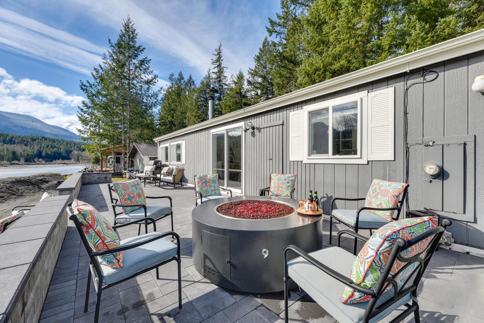 Riverfront Home With Deck, Near Mount Rainier! Packwood Esterno foto